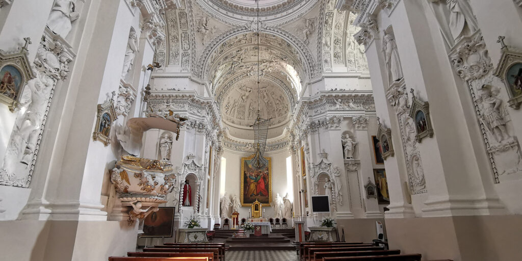 Groepsreis Baltische hoofdsteden: St-Petrus en St-Pauluskerk in Vilnius